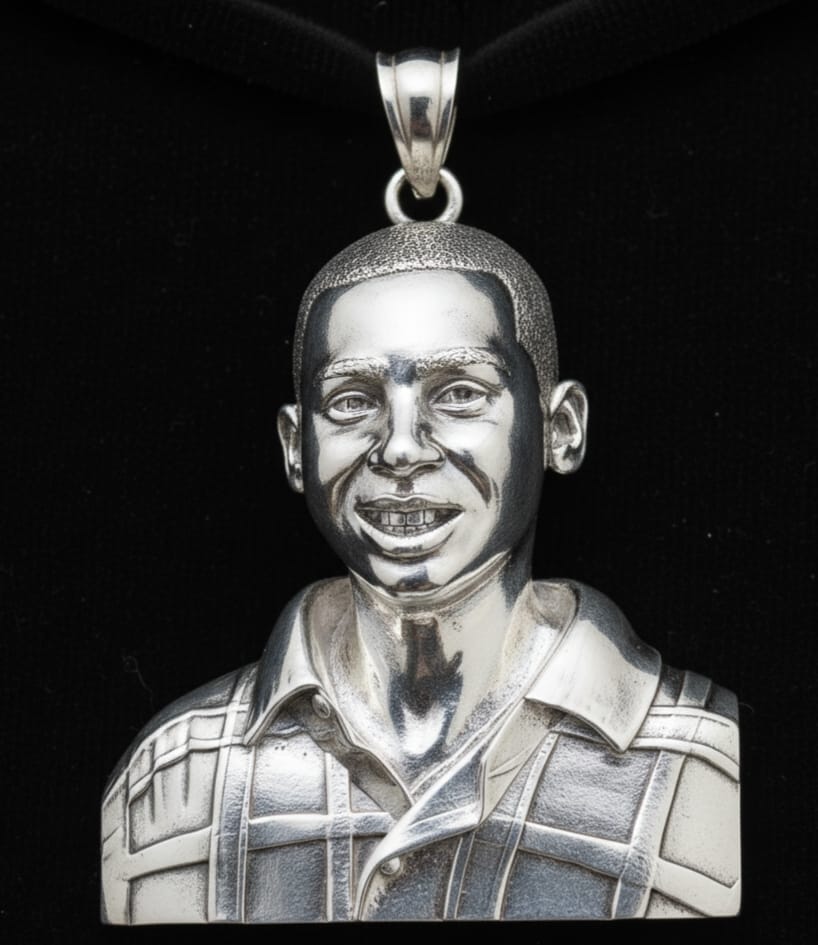 Custom Self Portrait Pendant – Personalized 3D Metal Jewellery